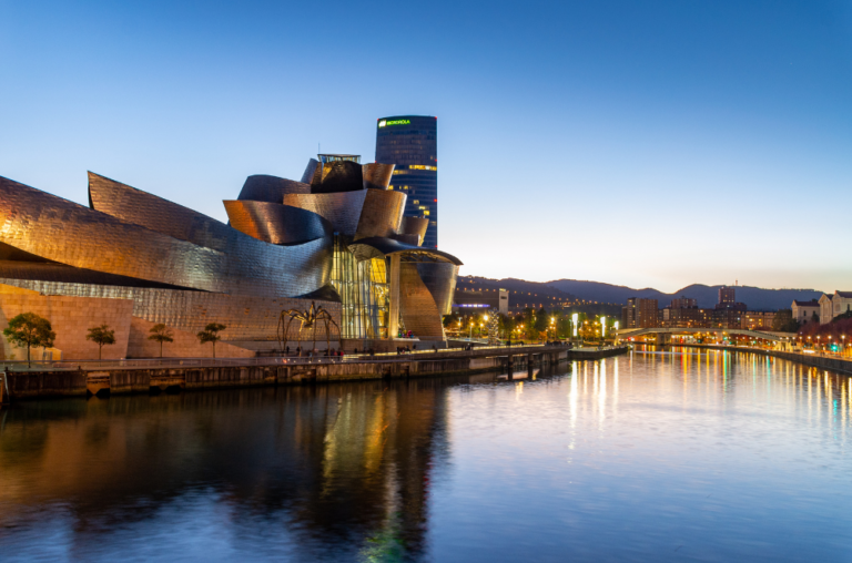 Bilbao skyline featuring iconic Guggenheim Museum and Nervión River.