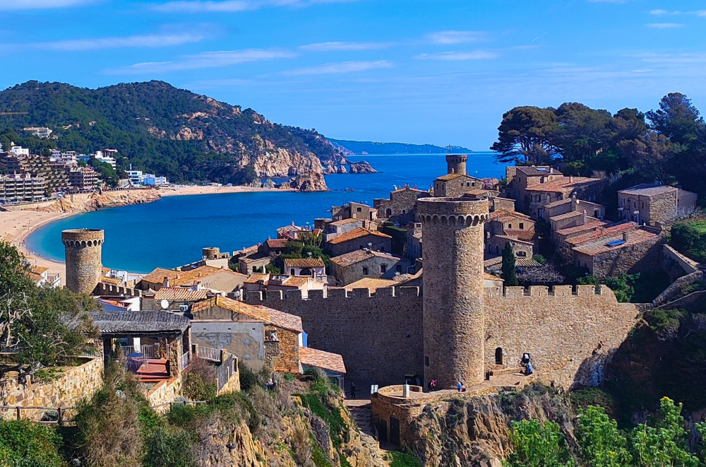 Picturesque coastal town of Tossa de Mar, a must-see destination to avoid biggest mistakes when moving to Spain